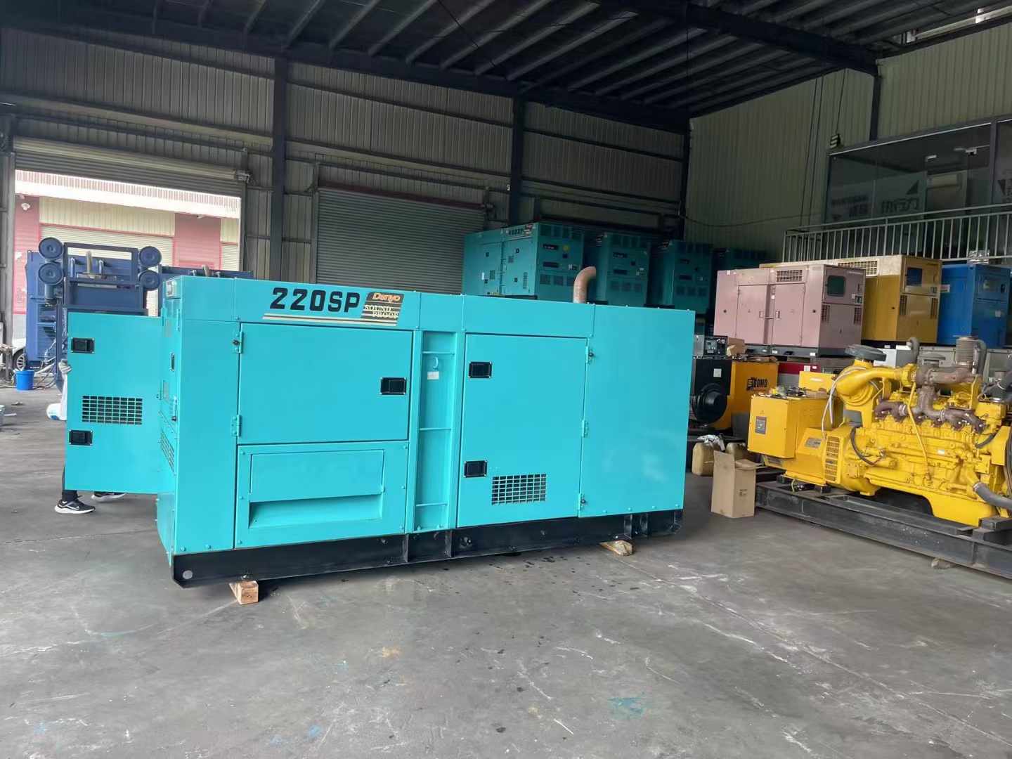 青州800kW 柴油发电机的输出电流波动范围是多少？